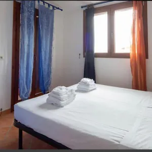 Appartamento Airport25minwalk-azzurro-live-late-checkin-free-from 7-till9pm-after 9pm Extracharge-topay-included-economic-shuttle-late Check Out-assistance To-rentcar&save Money During Journey 5minbywalktoccenter2mbywalktotouristicport 5 Minbywalktobusforcityand, Olbia